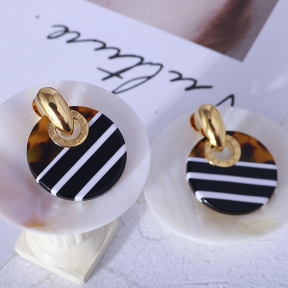 Vintage Henri Bendel Statement Earring - Picture 3 of 9